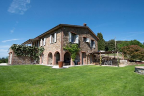 Entire luxury farmhouse with infinity pool - FANTASTIC view of Tuscany and Umbria